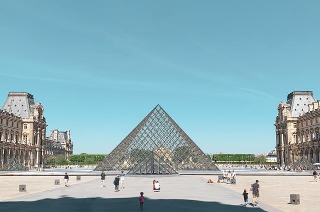 Manon 3313 / Unsplash Louvre museum